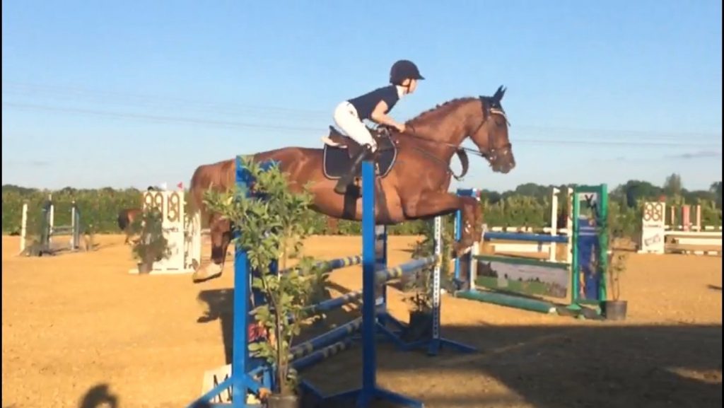 Lindy Rook en Esmay Schaftenaar op podium - De Heuvelruiters